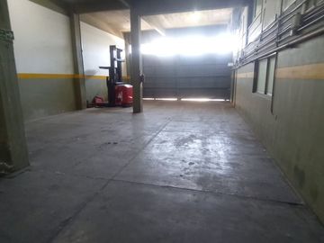 VENTA DEPOSITO CON MONTACARGAS + OFICINAS - LUGANO