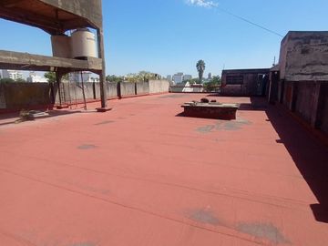 VENTA DEPOSITO CON MONTACARGAS + OFICINAS - LUGANO