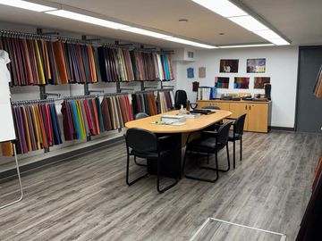 VENTA DEPOSITO CON MONTACARGAS + OFICINAS - LUGANO