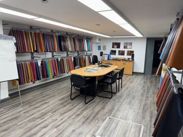 VENTA DEPOSITO CON MONTACARGAS + OFICINAS - LUGANO