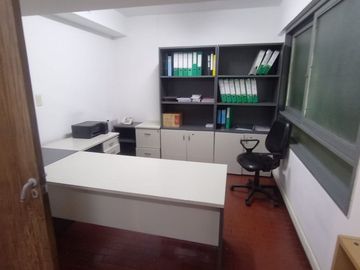 VENTA DEPOSITO CON MONTACARGAS + OFICINAS - LUGANO