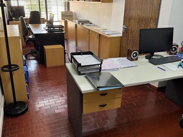 VENTA DEPOSITO CON MONTACARGAS + OFICINAS - LUGANO