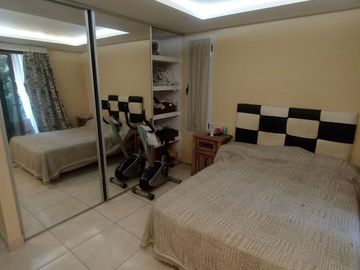 VENTA CASA EN 2 PLANTAS C/COCHERA FLORESTA NORTE
