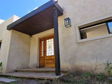 VENTA CASA 5 AMBIENTES  A ESTRENAR  COLINA ALEGRE