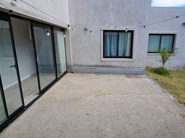 VENTA CASA 5 AMBIENTES  A ESTRENAR  COLINA ALEGRE