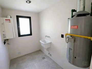 VENTA CASA 5 AMBIENTES  A ESTRENAR  COLINA ALEGRE