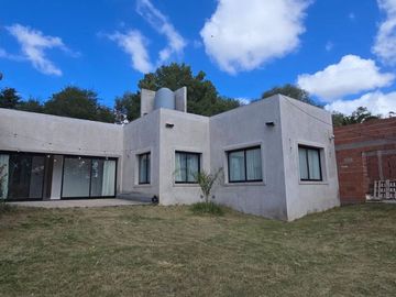 VENTA CASA 5 AMBIENTES  A ESTRENAR  COLINA ALEGRE