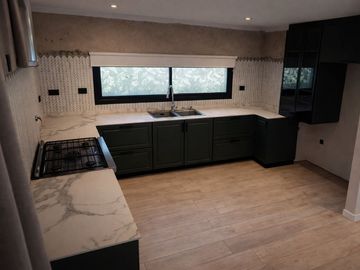 VENTA CASA 5 AMBIENTES  A ESTRENAR  COLINA ALEGRE