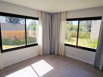 VENTA CASA 5 AMBIENTES  A ESTRENAR  COLINA ALEGRE