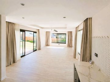 VENTA CASA 5 AMBIENTES  A ESTRENAR  COLINA ALEGRE