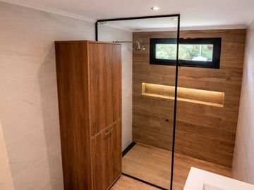 VENTA CASA 5 AMBIENTES  A ESTRENAR  COLINA ALEGRE