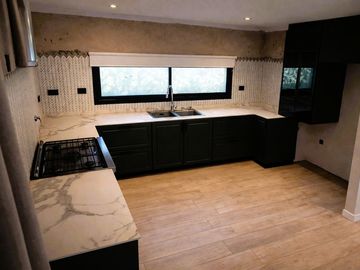 VENTA CASA 5 AMBIENTES  A ESTRENAR  COLINA ALEGRE