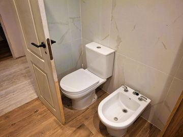 VENTA CASA 5 AMBIENTES  A ESTRENAR  COLINA ALEGRE