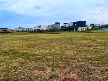 LOTE EN VENTA EN BARRIO SANTA LUCIA PILAR DEL ESTE