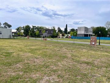 LOTE EN VENTA EN BARRIO SANTA LUCIA PILAR DEL ESTE