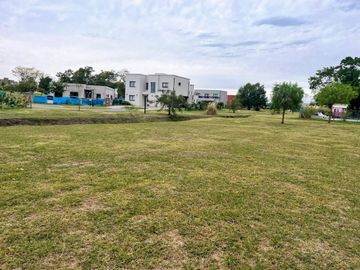 LOTE EN VENTA EN BARRIO SANTA LUCIA PILAR DEL ESTE