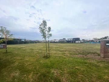 LOTE EN VENTA EN BARRIO SANTA LUCIA PILAR DEL ESTE
