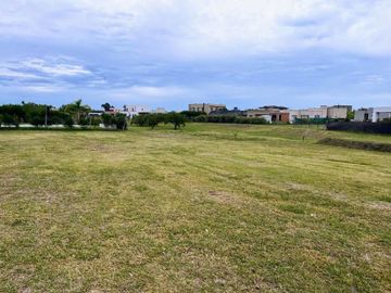 LOTE EN VENTA EN BARRIO SANTA LUCIA PILAR DEL ESTE