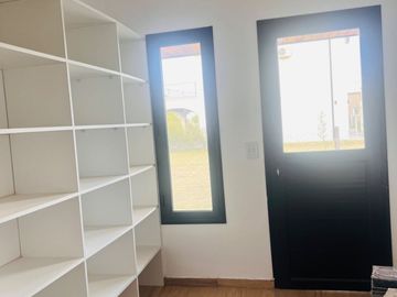 VENTA CASA 5 AMBIENTES STA ELENA PILAR DEL ESTE