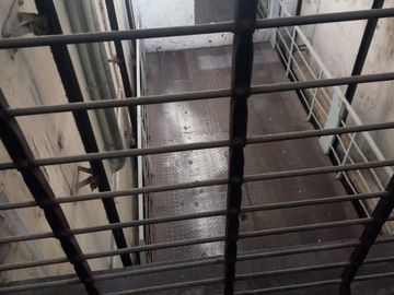 se vende cochera en edificio