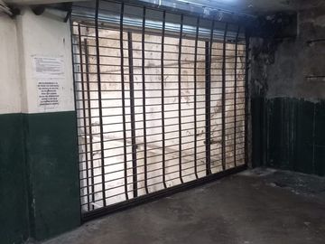se vende cochera en edificio