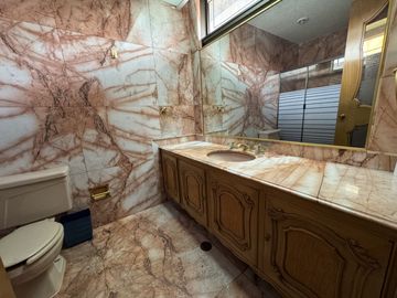 CASA EN ESQUINA EN VENTA - EN UNA PLANTA - LOMAS VIRREYES - UBICACION PRIVILEGIADA