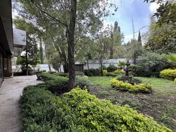 CASA EN ESQUINA EN VENTA - EN UNA PLANTA - LOMAS VIRREYES - UBICACION PRIVILEGIADA