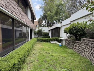 CASA EN ESQUINA EN VENTA - EN UNA PLANTA - LOMAS VIRREYES - UBICACION PRIVILEGIADA