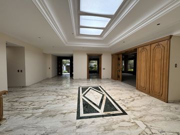 CASA EN ESQUINA EN VENTA - EN UNA PLANTA - LOMAS VIRREYES - UBICACION PRIVILEGIADA