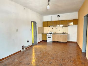 VENTA CASA 3 AMBIENTES C/LUGAR COMERCIAL JL SUAREZ