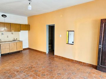 VENTA CASA 3 AMBIENTES C/LUGAR COMERCIAL JL SUAREZ