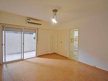 MONOAMBIENTE EN VENTA EN CABALLITO CON PATIO