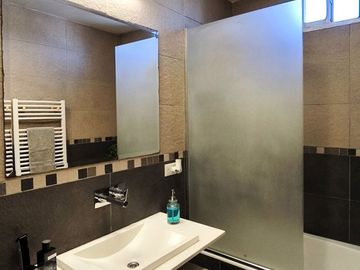 VENTA CASA IMPECABLE 3 AMB MAS GALPON EN LANUS