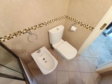 VENTA CASA 3 AMB C/ QUINCHO Y PARQUE ITUZAINGO NOR
