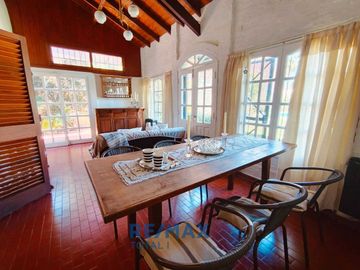 Casa venta Lujan centro jardin parrilla local
