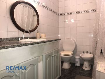 Casa venta Lujan centro jardin parrilla local