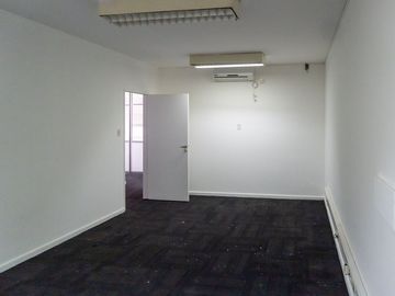 ALQUILER DE OFICINA CON TESORO EN EL SUBSUELO