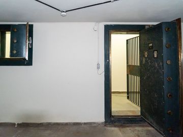 ALQUILER DE OFICINA CON TESORO EN EL SUBSUELO