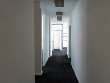 ALQUILER DE OFICINA CON TESORO EN EL SUBSUELO