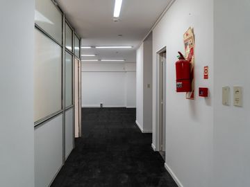 ALQUILER DE OFICINA CON TESORO EN EL SUBSUELO