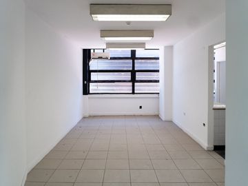 ALQUILER DE OFICINA CON TESORO EN EL SUBSUELO