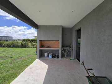 CASA 5 AMBIENTES EN VENTA HUDSON SEBASTIAN GABOTO