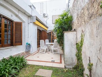 CASA DE CATEGORÍA SOBRE AV. GRAL LOPEZ