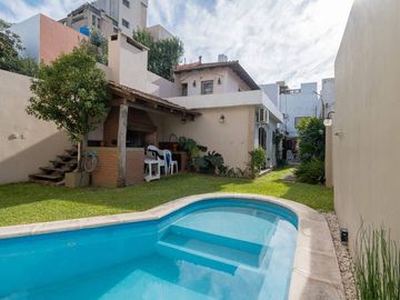 CASA DE CATEGORÍA SOBRE AV. GRAL LOPEZ