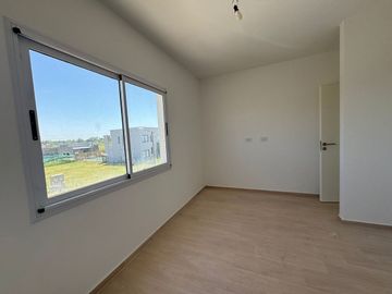 CASA 4 AMBIENTES BARRIO LAGUNA AZUL