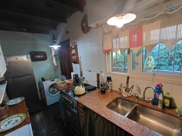 VENTA CASA 4 AMBIENTES MULTIFAMILIAR BERNAL OESTE