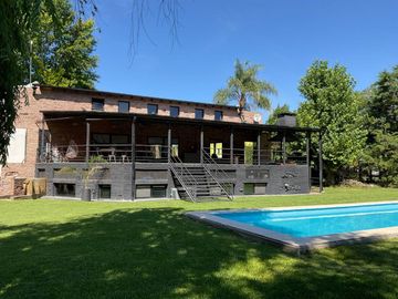 VENTA CASA HUDSON VILLAGE DEL PARQUE CON PILETA