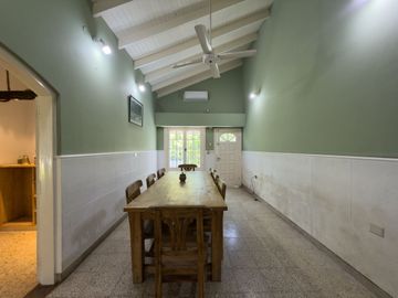 CASAS EN VENTA EN GONNET PARQUE Y PILETA