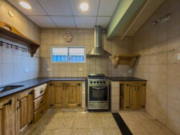 CASAS EN VENTA EN GONNET PARQUE Y PILETA