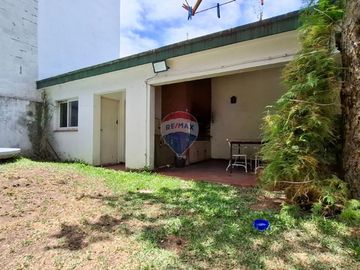 VENTA CASA DE 4 AMB. CON JARDÍN, QUINCHO Y PILETA